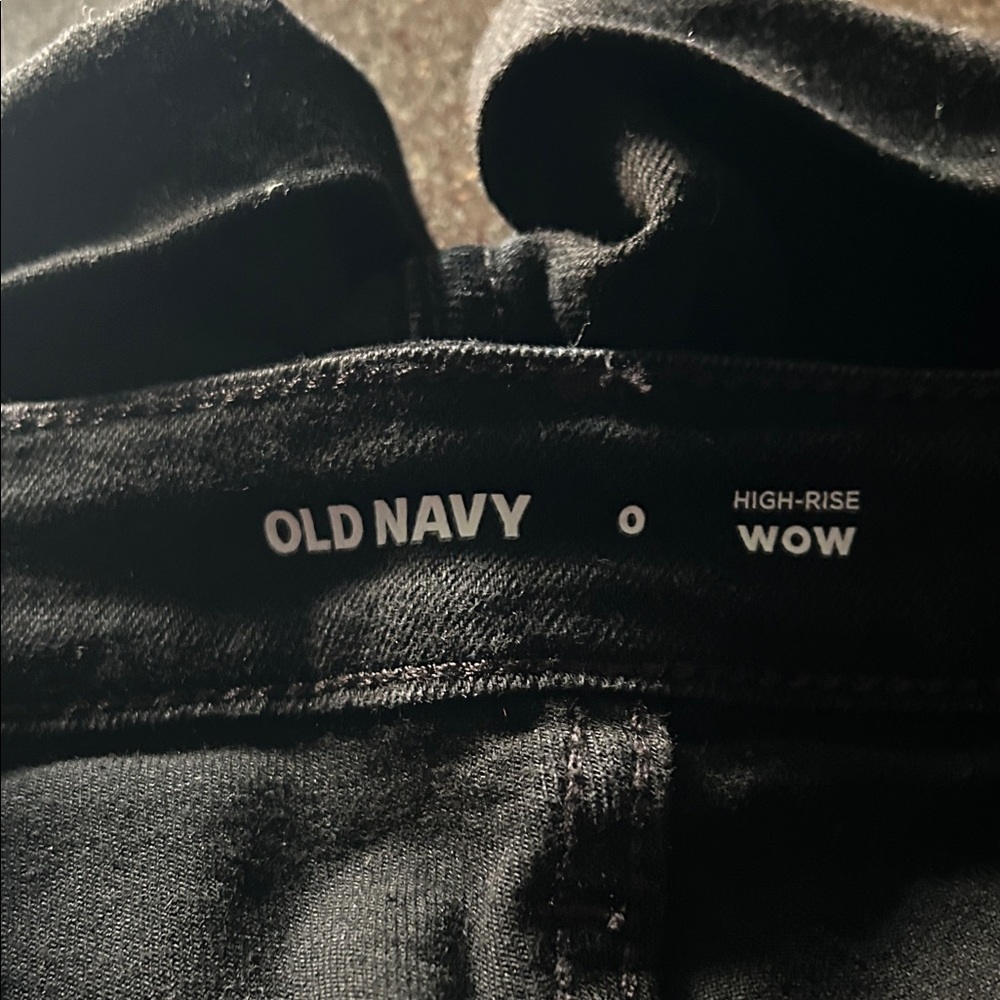 Old Navy Women's Dark Denim Shorts - Picture 3 of 3